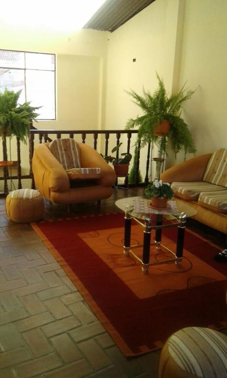 מלון סוקרה Casa De Huespedes Isabella מראה חיצוני תמונה