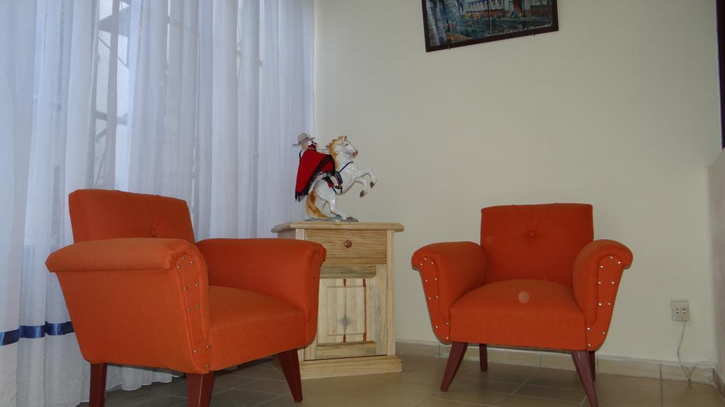 מלון סוקרה Casa De Huespedes Isabella מראה חיצוני תמונה